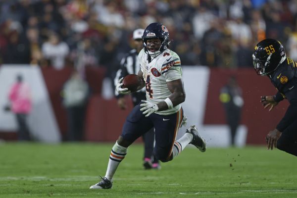 Oct 13, 2025; Landover, Maryland, USA; Chicago Bears running back D'Andre Swift (4) runs with the ball against the Washington Commanders during the fourth quarter at Northwest Stadium. Mandatory Credit: Peter Casey-Imagn Images