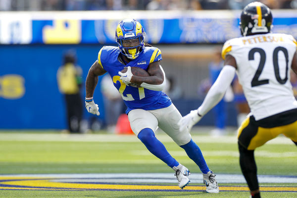 INGLEWOOD, CA - OCTOBER 22: Los Angeles Rams running back Darrell Henderson Jr. (27) runs with the ball in the first quarter during an NFL regular season game between the Pittsburgh Steelers and the Los Angeles Rams on October 22, 2023, at SoFi Stadium in Inglewood, CA. (Photo by Brandon Sloter/Icon Sportswire)