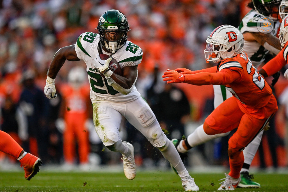 DENVER, CO - OCTOBER 8: New York Jets running back Breece Hall (20) carries the ball against the Denver Broncos in the fourth quarter during a game between the New York Jets and the Denver Broncos at Empower Field at Mile High on October 8, 2023 in Denver, Colorado. (Photo by Dustin Bradford/Icon Sportswire)