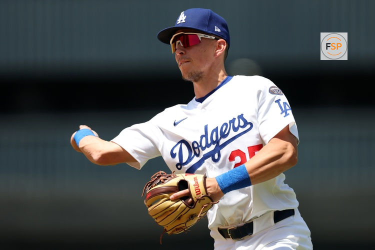 Jun 22, 2025; Los Angeles, California, USA;  Los Angeles Dodgers second baseman Tommy Edman (25) throws a ball to first during the fifth inning against the Washington Nationals at Dodger Stadium. Credit: Kiyoshi Mio-Imagn Images