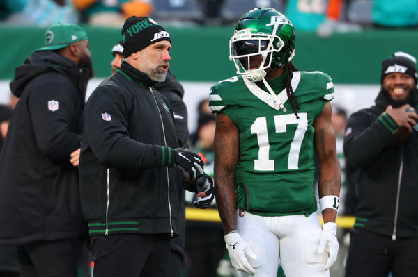 Jan 5, 2025; East Rutherford, New Jersey, USA; New York Jets interim head coach Jeff Ulbrich speaks with wide receiver Davante Adams (17) during pregame warmups for their game against the Miami Dolphins at MetLife Stadium. Mandatory Credit: Ed Mulholland-Imagn Images