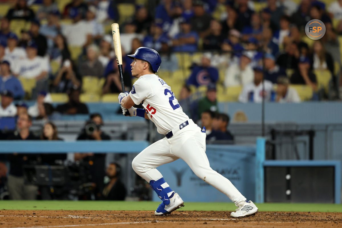 Sep 11, 2024; Los Angeles, California, USA;  Los Angeles Dodgers center fielder Tommy Edman (25) hits a 2-run home run during the eighth inning against the Chicago Cubs at Dodger Stadium. Credit: Kiyoshi Mio-Imagn Images