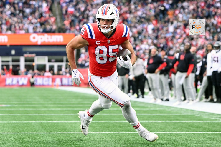 Oct 13, 2024; Foxborough, Massachusetts, USA; New England Patriots tight end Hunter Henry (85) runs for a touchdown against the Houston Texans during the second half at Gillette Stadium. Credit: Brian Fluharty-Imagn Images