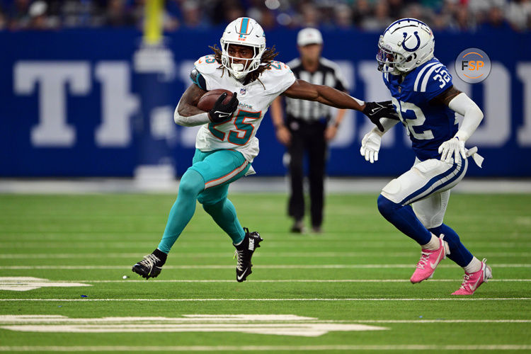 Oct 20, 2024; Indianapolis, Indiana, USA; Miami Dolphins running back Jaylen Wright (25) tries to outrun Indianapolis Colts safety Julian Blackmon (32) during the second half at Lucas Oil Stadium. Credit: Marc Lebryk-Imagn Images