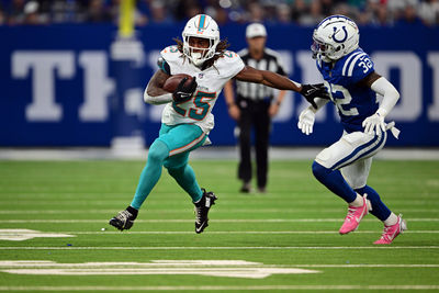 Oct 20, 2024; Indianapolis, Indiana, USA; Miami Dolphins running back Jaylen Wright (25) tries to outrun Indianapolis Colts safety Julian Blackmon (32) during the second half at Lucas Oil Stadium. Mandatory Credit: Marc Lebryk-Imagn Images