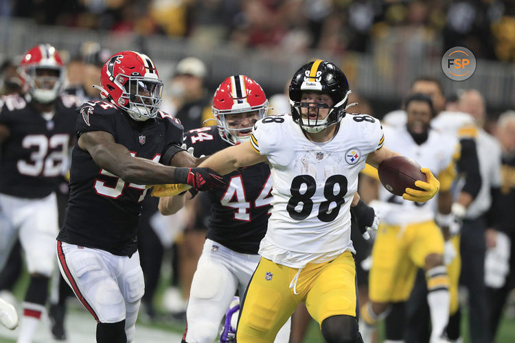 ATLANTA, GA - DECEMBER 04: Pittsburgh Steelers tight end Pat Freiermuth (88) breaks free from the grip of Atlanta Falcons linebacker Rashaan Evans (54) during the Sunday afternoon NFL game between the Atlanta Falcons and the Pittsburgh Steelers on December 4th, 2022 at the Mercedes-Benz Stadium in Atlanta, Georgia.   (Photo by David J. Griffin/Icon Sportswire)