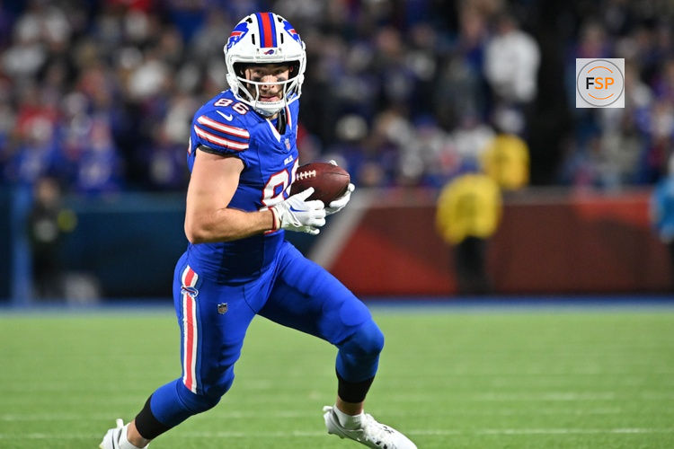 Sep 7, 2025; Orchard Park, New York, USA;  Buffalo Bills tight end Dalton Kincaid (86) runs the ball during the fourth quarter against the Baltimore Ravens at Highmark Stadium. Credit: Mark Konezny-Imagn Images