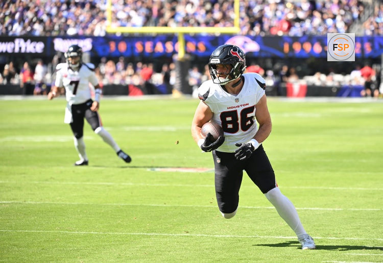 Oct 5, 2025; Baltimore, Maryland, USA; Houston Texans tight end Dalton Schultz (86) runs for a gain during the first quarter against the Baltimore Ravens at M&T Bank Stadium. Credit: Rafael Suanes-Imagn Images