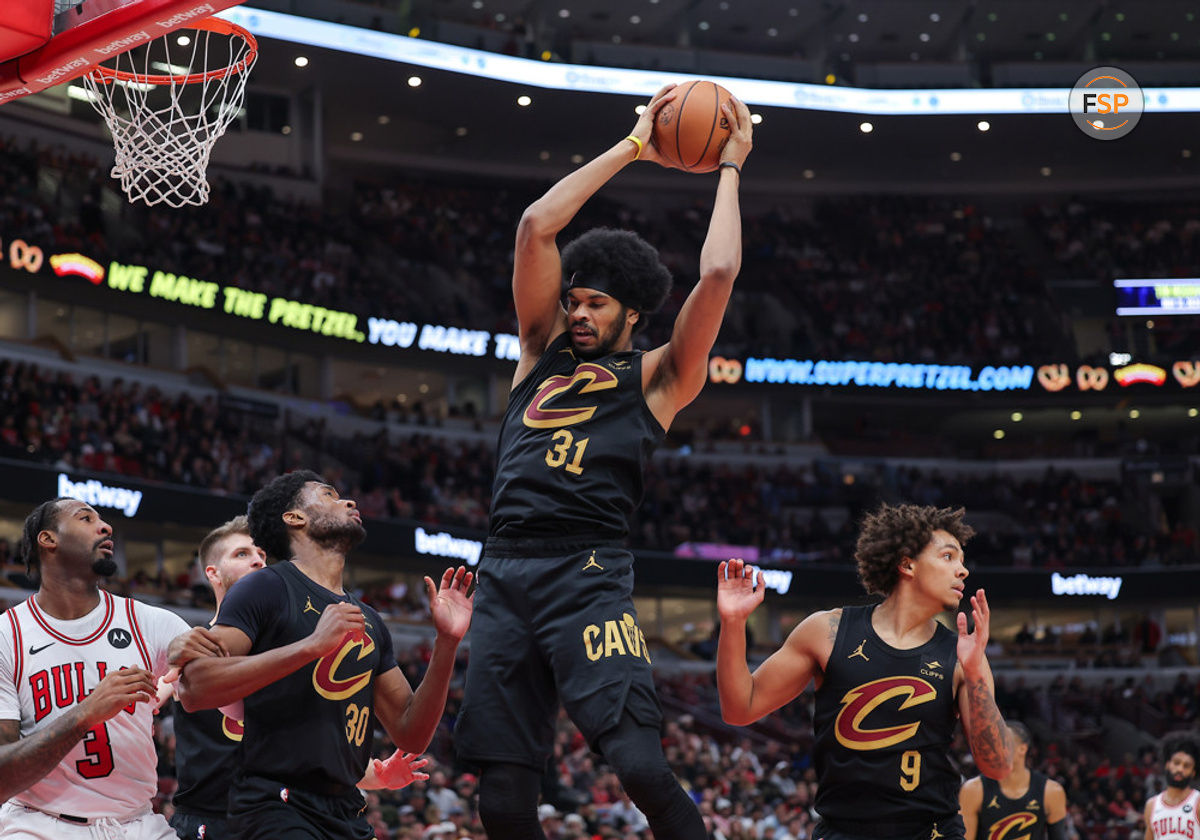 CHICAGO, IL - DECEMBER 23: Jarrett Allen #31 of the Cleveland Cavaliers grabs the rebound during the first half against the Chicago Bulls at the United Center on December 23, 2023 in Chicago, Illinois. (Photo by Melissa Tamez/Icon Sportswire)