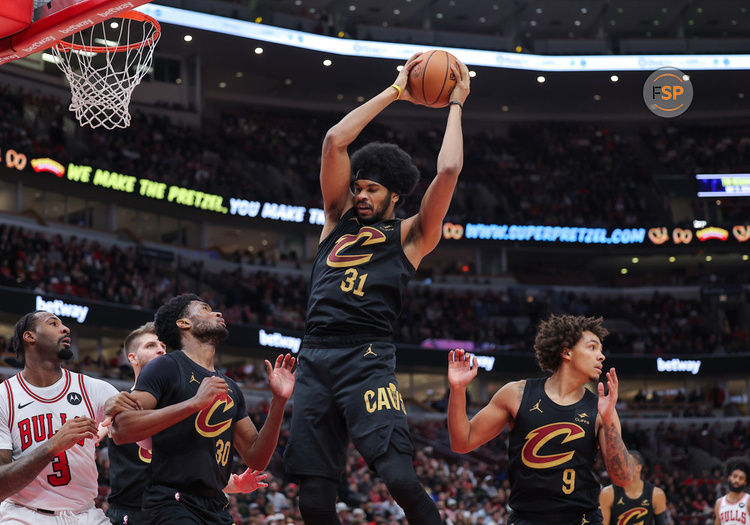 CHICAGO, IL - DECEMBER 23: Jarrett Allen #31 of the Cleveland Cavaliers grabs the rebound during the first half against the Chicago Bulls at the United Center on December 23, 2023 in Chicago, Illinois. (Photo by Melissa Tamez/Icon Sportswire)