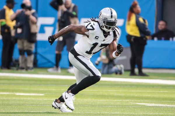 INGLEWOOD, CA - OCTOBER 1: Las Vegas Raiders wide receiver Davante Adams (17) during the NFL game between the Las Vegas Raiders and the Los Angeles Chargers on October 01, 2023, at SoFi Stadium in Inglewood, CA. (Photo by Jevone Moore/Icon Sportswire)