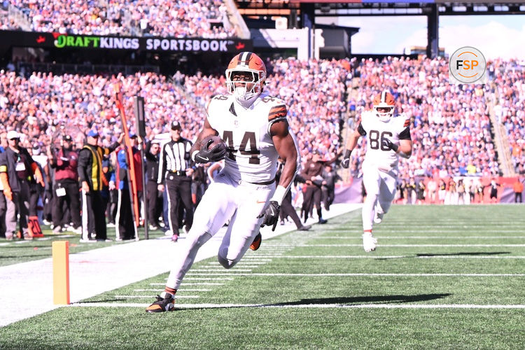 Oct 26, 2025; Foxborough, Massachusetts, USA;  Cleveland Browns tight end Harold Fannin Jr. (44) scores a touchdown  during the first quarter against the New England Patriots at Gillette Stadium. Credit: Brian Fluharty-Imagn Images