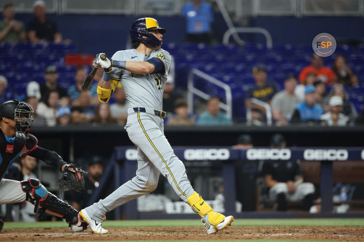 MIAMI, FL - MAY 21: dMilwaukee Brewers outfielder Christian Yelich (22) hits for an RBI in the eighth inning uring the game between the Milwaukee Brewers and the Miami Marlins on Tuesday, May 21, 2024 at LoanDepot Park in Miami, Fla. (Photo by Peter Joneleit/Icon Sportswire)