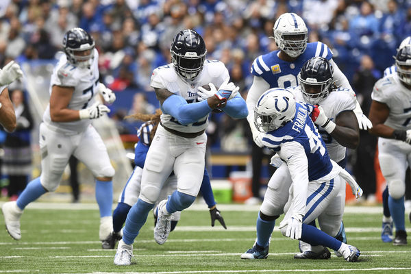 INDIANAPOLIS, IN - OCTOBER 08: Tennessee Titans Running Back Derrick Henry (22) carries during the NFL game between the Tennessee Titans and the Indianapolis Colts on October 8, 2023, at Lucas Oil Stadium in Indianapolis, Indiana. (Photo by Michael Allio/Icon Sportswire)