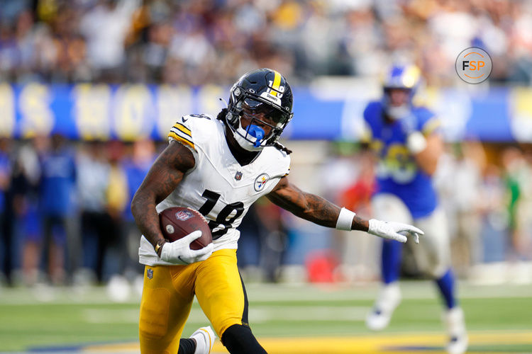 INGLEWOOD, CA - OCTOBER 22: Pittsburgh Steelers wide receiver Diontae Johnson (18) runs with the ball for yardage during an NFL regular season game between the Pittsburgh Steelers and the Los Angeles Rams on October 22, 2023, at SoFi Stadium in Inglewood, CA. (Photo by Brandon Sloter/Icon Sportswire)