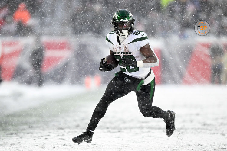 oJan 7, 2024; Foxborough, Massachusetts, USA; New York Jets running back Breece Hall (20) runs against the New England Patriots during the second half at Gillette Stadium. Credit: Brian Fluharty-USA TODAY Sports