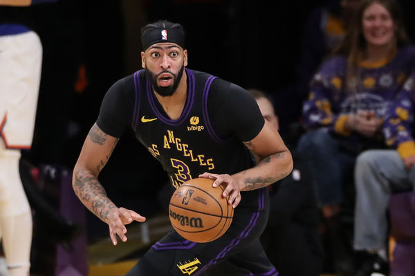 LOS ANGELES, CA - DECEMBER 18: Los Angeles Lakers forward Anthony Davis (3) after his block a catch looks to pass during the NBA game between the New York Knicks and the Los Angeles Lakers on December 18, 2023, at Crypto.com Arena in Los Angeles, CA. (Photo by Jevone Moore/Icon Sportswire)