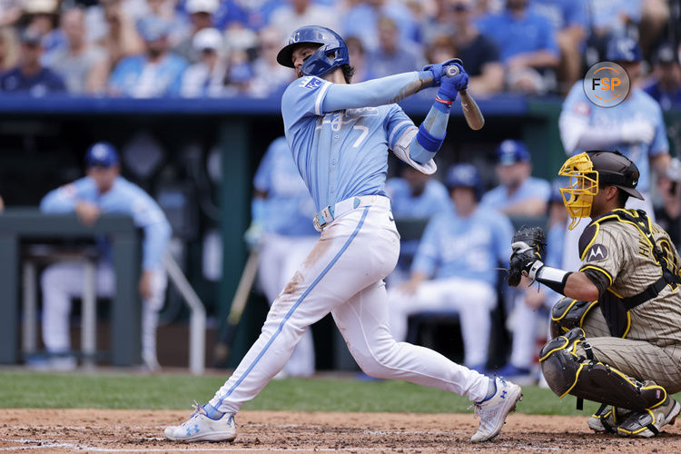 KANSAS CITY, MO - JUNE 01: Kansas City Royals shortstop Bobby Witt Jr. (7) bats during an MLB game against the San Diego Padres on June 01, 2024 at Kauffman Stadium in Kansas City, Missouri. (Photo by Joe Robbins/Icon Sportswire)