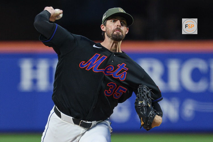 May 15, 2026; New York City, New York, USA; New York Mets pitcher Clay Holmes (35) delivers a pitch during the third inning against the New York Yankees at Citi Field. Credit: Vincent Carchietta-Imagn Images