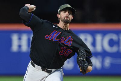 May 15, 2026; New York City, New York, USA; New York Mets pitcher Clay Holmes (35) delivers a pitch during the third inning against the New York Yankees at Citi Field. Mandatory Credit: Vincent Carchietta-Imagn Images