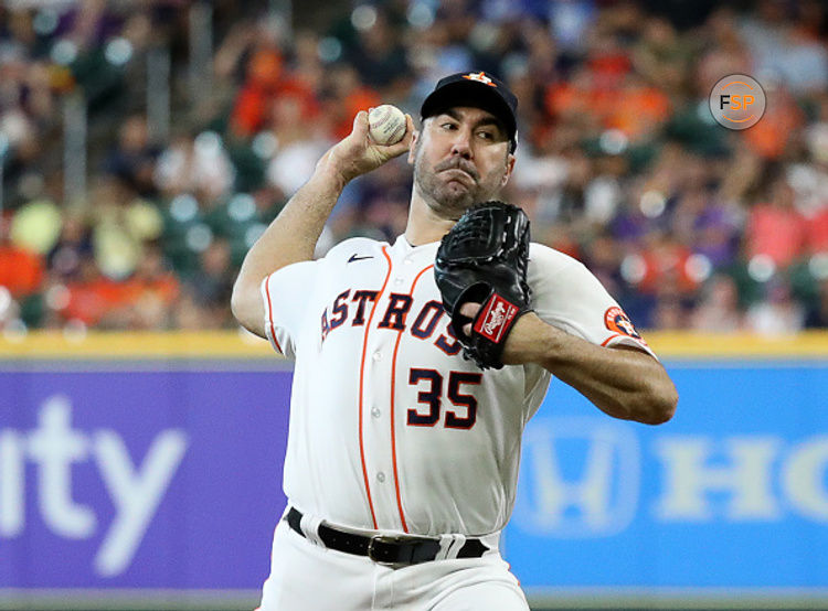 HOUSTON, TEXAS - JUNE 18: Justin Verlander #35 of the Houston Astros pitches in the first inning against the Chicago White Sox at Minute Maid Park on June 18, 2022 in Houston, Texas. (Photo by Bob Levey/Getty Images)