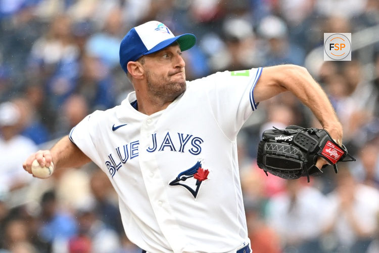 Aug 30, 2026; Toronto, Ontario, CAN;  Toronto Blue Jays starting pitcher Max Scherzer (31) delivers a pitch against the Seattle Mariners in the first inning at Rogers Centre.  Credit: Dan Hamilton-Imagn Images
