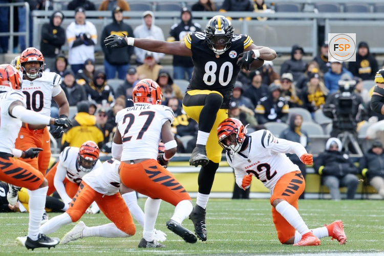 Nov 16, 2025; Pittsburgh, Pennsylvania, USA; Pittsburgh Steelers tight end Darnell Washington (80) attempts to jump over Cincinnati Bengals safety Geno Stone (22) during the first half at Acrisure Stadium. Credit: Charles LeClaire-Imagn Images