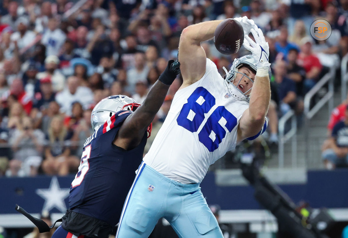 Oct 1, 2023; Arlington, Texas, USA;  Dallas Cowboys tight end Luke Schoonmaker (86) cannot make a touchdown  catch during the first quarter against the New England Patriots at AT&T Stadium. Credit: Kevin Jairaj-USA TODAY Sports