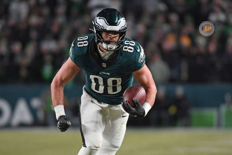 Jan 12, 2025; Philadelphia, Pennsylvania, USA; Philadelphia Eagles tight end Dallas Goedert (88) against the Green Bay Packers in an NFC wild card game at Lincoln Financial Field. Credit: Eric Hartline-Imagn Images