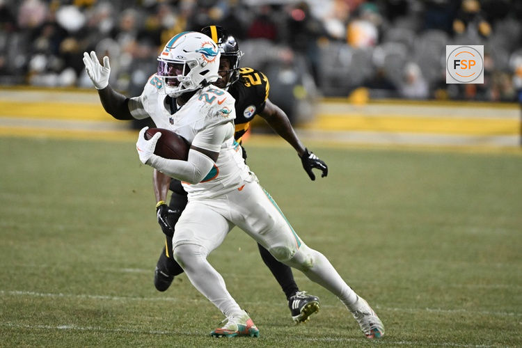 Dec 15, 2025; Pittsburgh, Pennsylvania, USA; Miami Dolphins running back De'Von Achane (28) runs past Pittsburgh Steelers cornerback Brandin Echols (26) during the second half at Acrisure Stadium. Credit: Barry Reeger-Imagn Images