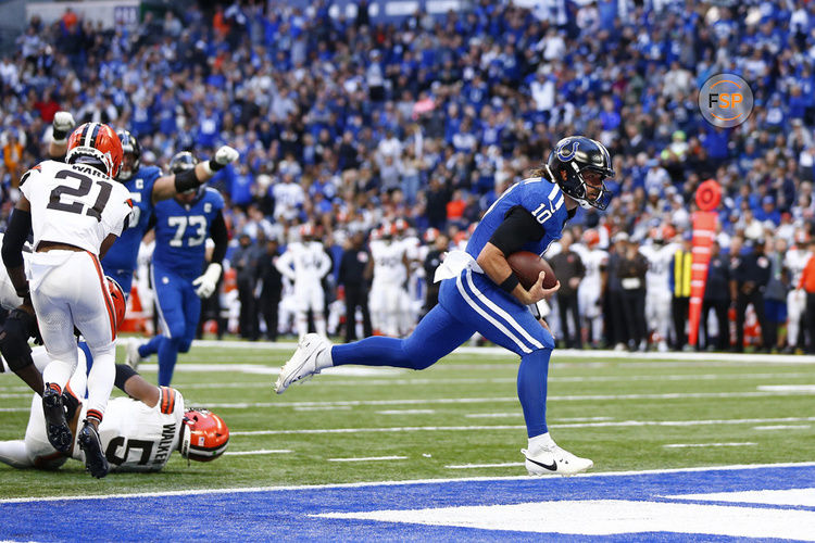 INDIANAPOLIS, IN - OCTOBER 22: Indianapolis Colts quarterback Gardner Minshew (10) runs in for the touchdown during a NFL game between the Cleveland Browns and the Indianapolis Colts on October 22, 2023 at Lucas Oil Stadium in Indianapolis, IN.  (Photo by Jeffrey Brown/Icon Sportswire)