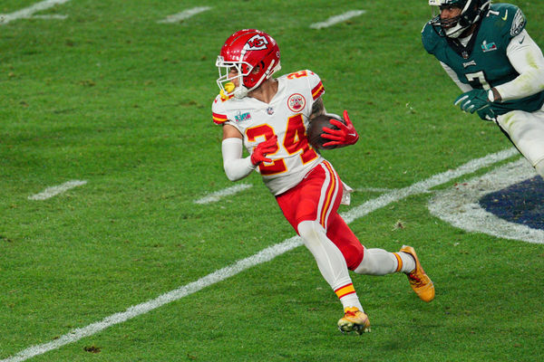 GLENDALE, AZ - FEBRUARY 12: Kansas City Chiefs wide receiver Skyy Moore (24) runs the ball during Super Bowl LVII between the Kansas City Chiefs and the Philadelphia Eagles on February 12, 2023 at State Farm Stadium in Glendale, AZ.  (Photo by Andy Lewis/Icon Sportswire)