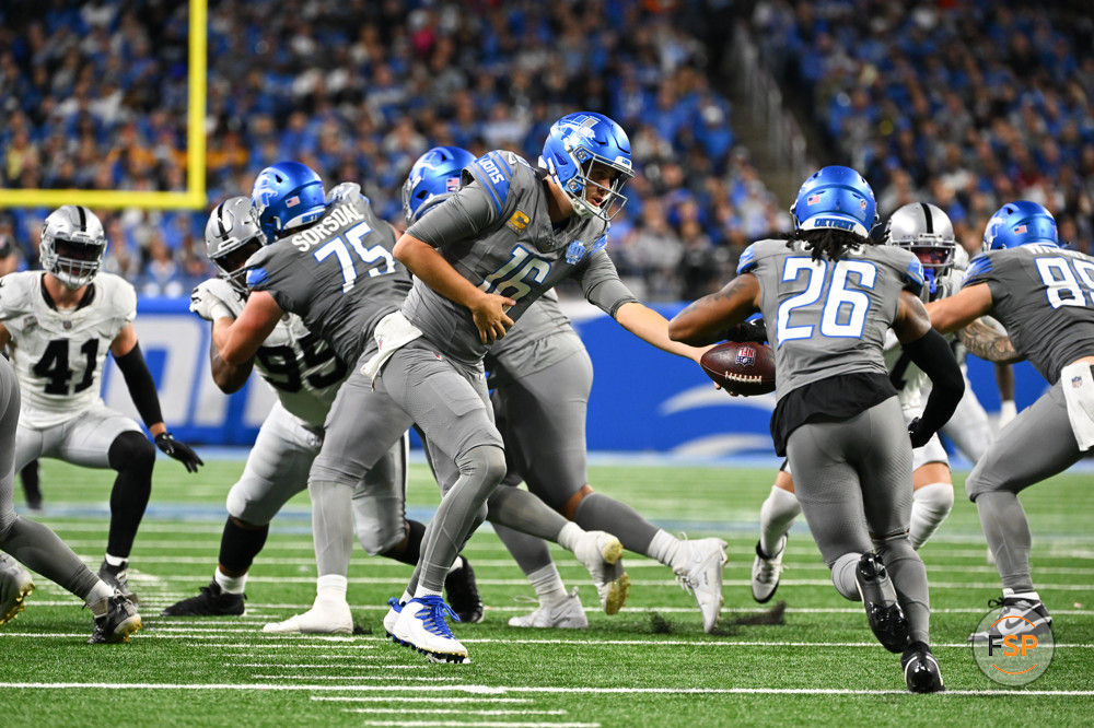 DETROIT, MI - OCTOBER 30: Detroit Lions quarterback Jared Goff (16) hands off to Detroit Lions running back Jahmyr Gibbs (26) during the Detroit Lions versus the Las Vegas Raiders game on Monday October 30, 2023 at Ford Field in Detroit, MI. (Photo by Steven King/Icon Sportswire)