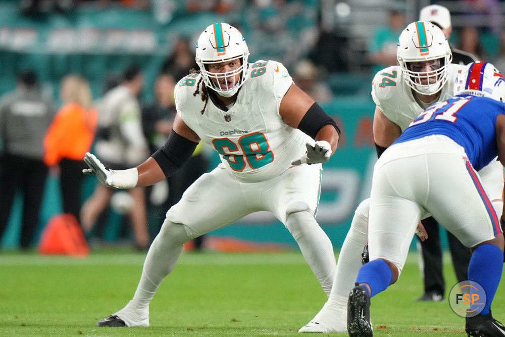 MIAMI GARDENS, FL - JANUARY 07: Miami Dolphins offensive tackle Robert Hunt (68) eyes a defensive lineman as he protects the pocket during the game between the Buffalo Bills and the Miami Dolphins on Sunday, January 7, 2024 at Hard Rock Stadium, Miami Gardens, Fla. (Photo by Peter Joneleit/Icon Sportswire)