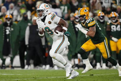 Nov 28, 2024; Green Bay, Wisconsin, USA; Green Bay Packers tight end Tucker Kraft (85) makes a catch against the defense of Miami Dolphins linebacker Jordyn Brooks (20) in the first half football game at Lambeau Field.  Mandatory Credit: Wm. Glasheen-Imagn Images