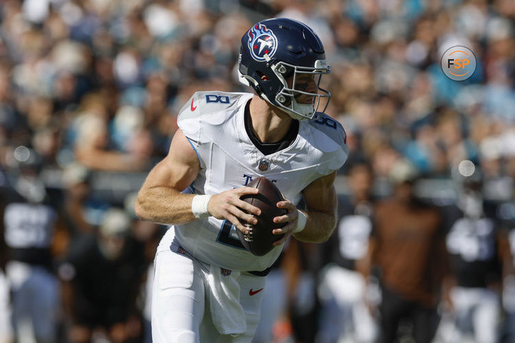 JACKSONVILLE, FL - NOVEMBER 19: Tennessee Titans quarterback Will Levis (8) looks for a receiver during the game between the Jacksonville Jaguars and the Tennessee Titans on November 19, 2023 at EverBank Stadium in Jacksonville, Fl. (Photo by David Rosenblum/Icon Sportswire)