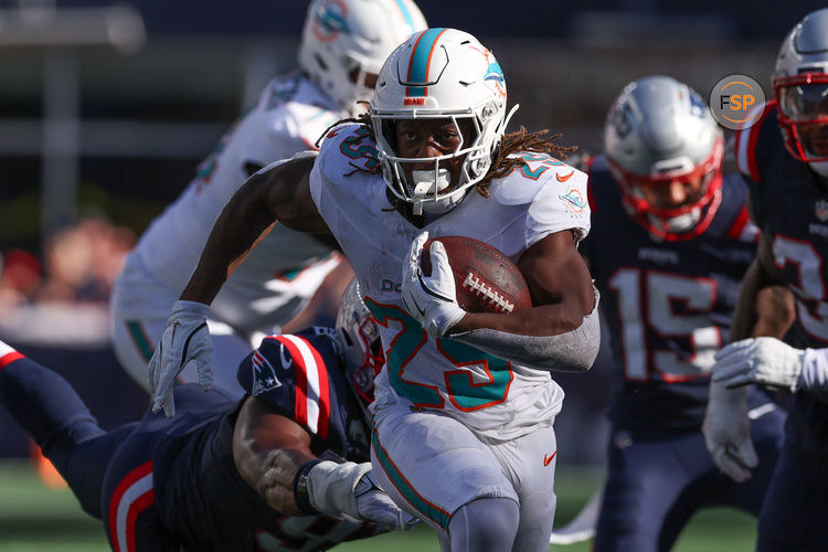 Oct 6, 2024; Foxborough, Massachusetts, USA; Miami Dolphins running back Jaylen Wright (25) runs the ball during the second half against the New England Patriots at Gillette Stadium. Credit: Paul Rutherford-Imagn Images