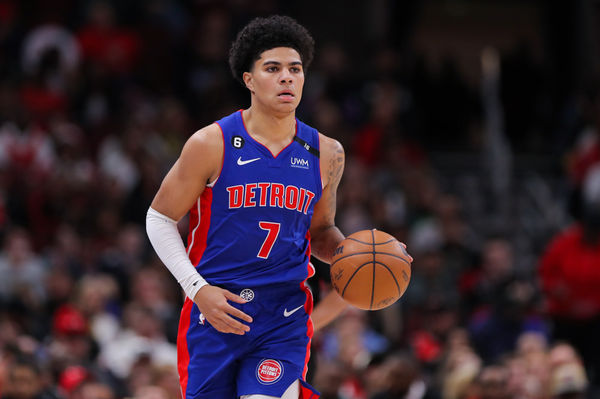 CHICAGO, IL - APRIL 09: Detroit Pistons guard Killian Hayes (7) brings the ball up court during a NBA game between the Detroit Pistons and the Chicago Bulls on April 9, 2023 at the United Center in Chicago, IL. (Photo by Melissa Tamez/Icon Sportswire)