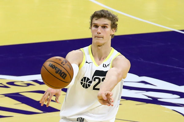 LOS ANGELES, CA - NOVEMBER 21: Utah Jazz forward Lauri Markkanen (23) dishes a pass during the Utah Jazz vs Los Angeles Lakers game on November 21, 2023, at Crypto.com Arena in Los Angeles, CA. (Photo by Jevone Moore/Icon Sportswire)