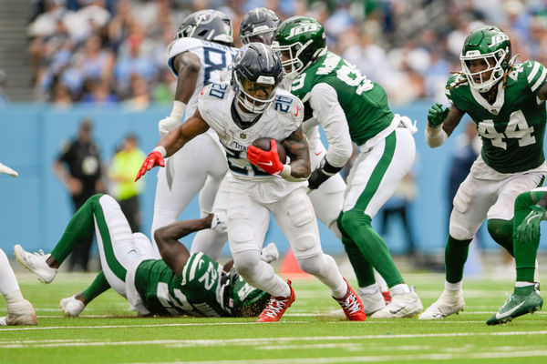 Sep 15, 2024; Nashville, Tennessee, USA;  Tennessee Titans running back Tony Pollard (20) runs the ball against the New York Jets during the second half at Nissan Stadium. Mandatory Credit: Steve Roberts-Imagn Images