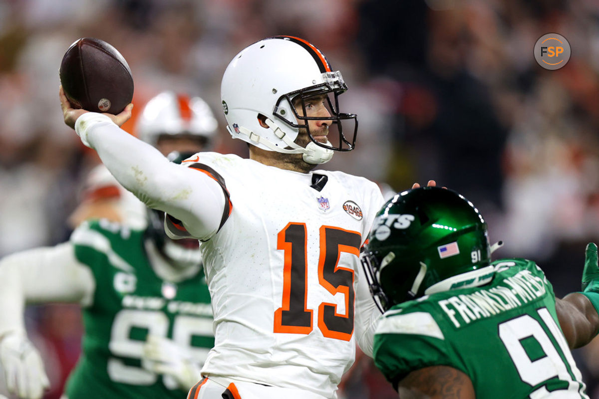 CLEVELAND, OH - DECEMBER 28: Cleveland Browns quarterback Joe Flacco (15) throws a pass during the third quarter of the National Football League game between the New York Jets and Cleveland Browns on December 28, 2023, at Cleveland Browns Stadium in Cleveland, OH. (Photo by Frank Jansky/Icon Sportswire)