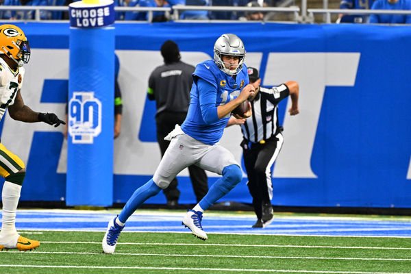 DETROIT, MI - NOVEMBER 23: Detroit Lions quarterback Jared Goff (16) scrambles out of the pocket during the Detroit Lions versus the Green Bay Packers game on Thursday November 23, 2023 at Ford Field in Detroit, MI. (Photo by Steven King/Icon Sportswire)