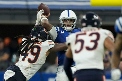 Sep 22, 2024; Indianapolis, Indiana, USA; Chicago Bears linebacker Tremaine Edmunds (49) moves in on Indianapolis Colts quarterback Anthony Richardson (5) on during a game against the Chicago Bear at Lucas Oil Stadium. Mandatory Credit: Grace Hollars USA TODAY Network via Imagn Images