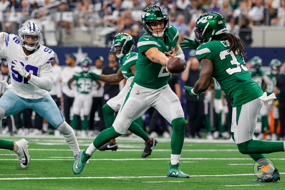 ARLINGTON, TX - SEPTEMBER 17: New York Jets quarterback Zach Wilson (2) hands-off the football to running back Dalvin Cook (33) during the game between the Dallas Cowboys and the New York Jets on September 17, 2023 at AT&T Stadium in Arlington, Texas. (Photo by Matthew Pearce/Icon Sportswire)