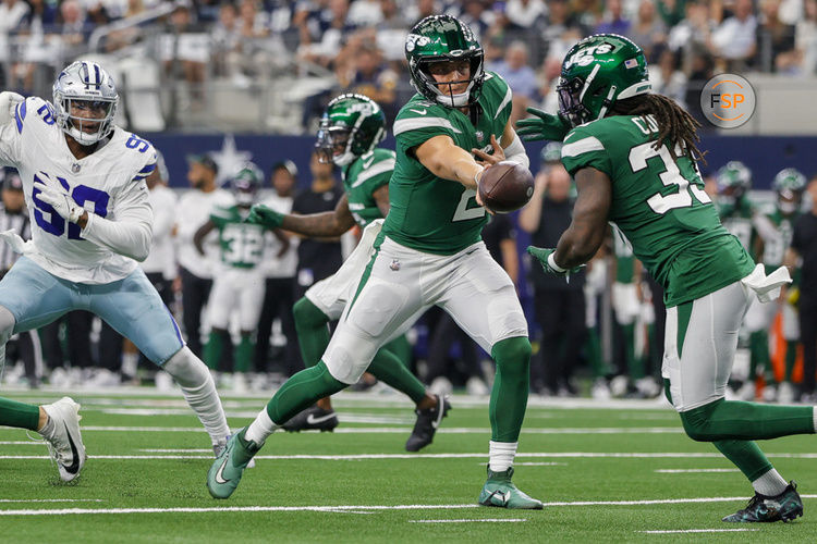 ARLINGTON, TX - SEPTEMBER 17: New York Jets quarterback Zach Wilson (2) hands-off the football to running back Dalvin Cook (33) during the game between the Dallas Cowboys and the New York Jets on September 17, 2023 at AT&T Stadium in Arlington, Texas. (Photo by Matthew Pearce/Icon Sportswire)