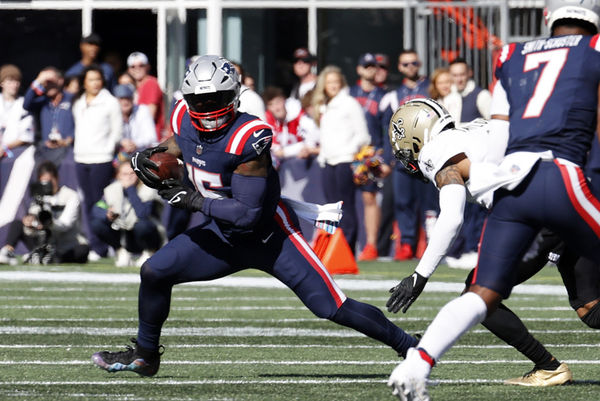 FOXBOROUGH, MA - OCTOBER 08: New England Patriots running back Ezekiel Elliott (15) carries during a game between the New England Patriots and the New Orleans Saints on October 8, 2023, at Gillette Stadium in Foxborough, Massachusetts. (Photo by Fred Kfoury III/Icon Sportswire)