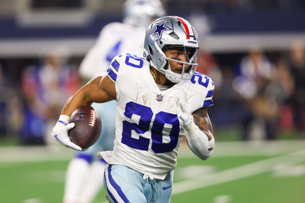 ARLINGTON, TX - DECEMBER 04: Dallas Cowboys running back Tony Pollard (20) carries the ball during the game between the Dallas Cowboys and the Indianapolis Colts on December 4, 2022 at AT&T Stadium in Dallas, TX. (Photo by George Walker/Icon Sportswire)