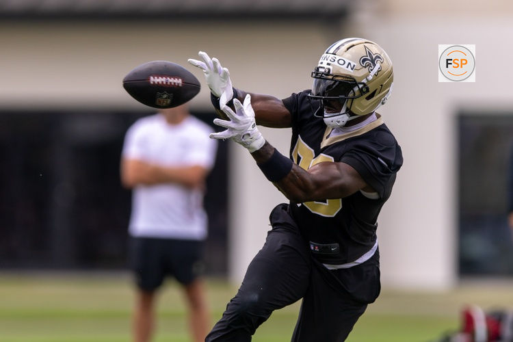 Jun 10, 2025; New Orleans, LA, USA;  New Orleans Saints tight end Juwan Johnson (83) during receiver drills during minicamp at Ochsner Sports Performance Center. Credit: Stephen Lew-Imagn Images