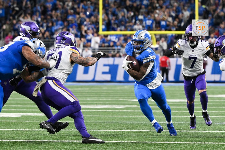 Nov 2, 2025; Detroit, Michigan, USA; Detroit Lions running back David Montgomery (5) runs the ball int the first quarter against the Minnesota Vikings at Ford Field. Credit: Lon Horwedel-Imagn Images