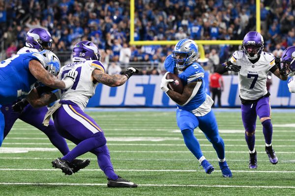 Nov 2, 2025; Detroit, Michigan, USA; Detroit Lions running back David Montgomery (5) runs the ball int the first quarter against the Minnesota Vikings at Ford Field. Mandatory Credit: Lon Horwedel-Imagn Images